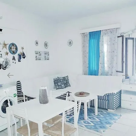Mimi's Beachhouse * פוליכרונו