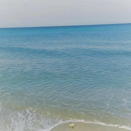 Mimi's Beachhouse דירה פוליכרונו