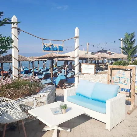 Mimi's Beachhouse פוליכרונו