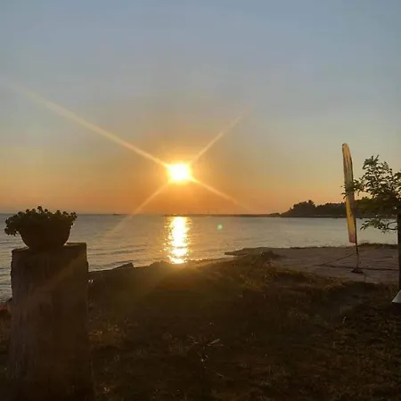 Mimi's Beachhouse דירה